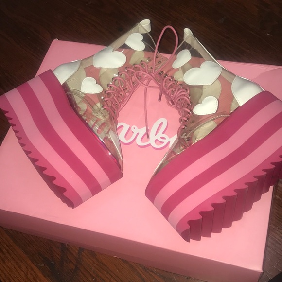 Shoes - Picture 3 of 8